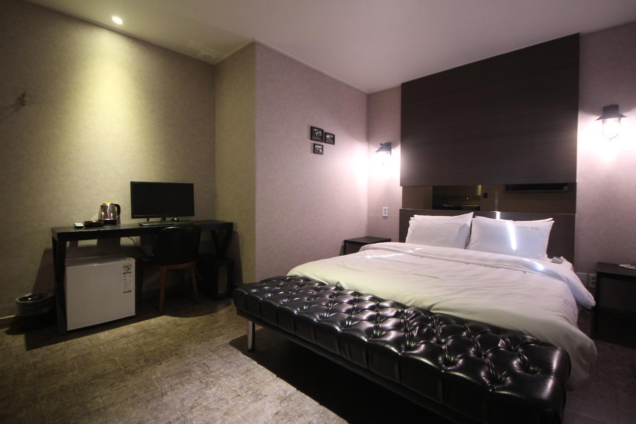 Paradise Hotel Кунсан Экстерьер фото